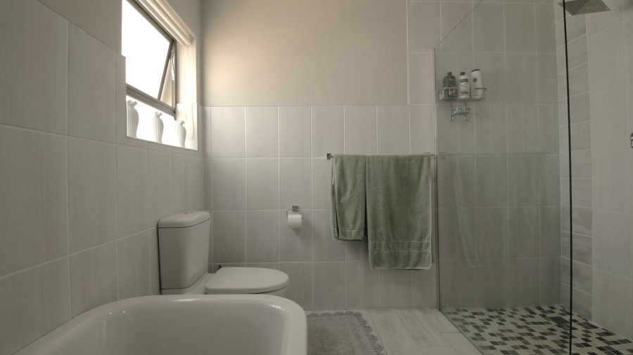 5 Bedroom Property for Sale in Dana Bay Western Cape